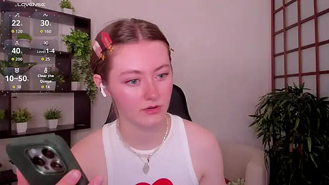 Snapshot of KateCuddle chatting on 07/16/26, 02:41 KateCuddle online show from 07/16/26, 02:41