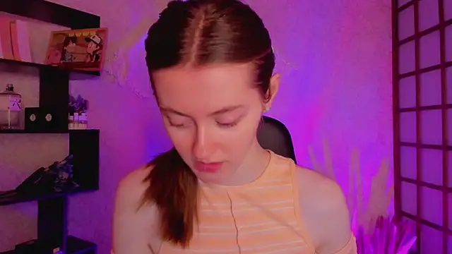Snapshot of KateCuddle chatting on 02/05/25, 03:45 KateCuddle online show from 02/05/25, 03:45