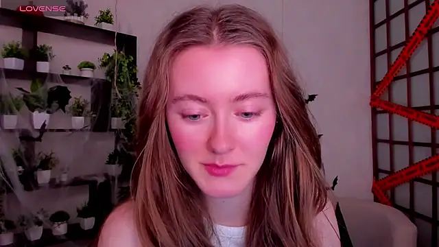 Snapshot of KateCuddle chatting on 10/28/25, 02:34 KateCuddle online show from 10/28/25, 02:34