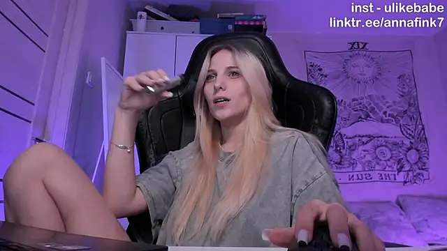 Snapshot of Anna_Fink chatting on 10/05/25, 09:38 Anna Fink online show from 10/05/25, 09:38