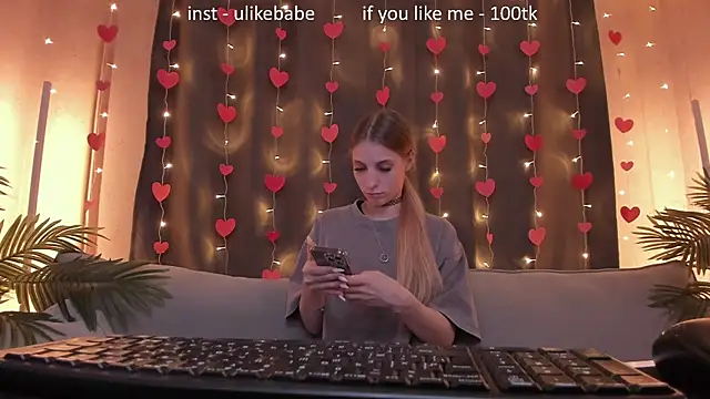 Snapshot of Anna_Fink chatting on 02/14/25, 12:14 Anna Fink online show from 02/14/25, 12:14