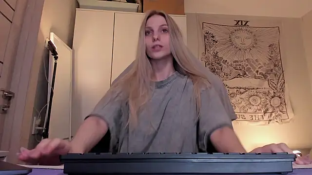 Anna Fink online show from 03/22/26, 07:59