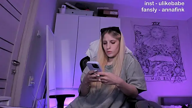 Snapshot of Anna_Fink chatting on 11/04/25, 10:35 Anna Fink online show from 11/04/25, 10:35