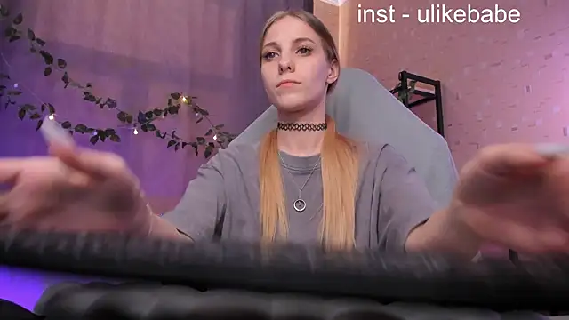 Snapshot of Anna_Fink chatting on 02/22/25, 04:51 Anna Fink online show from 02/22/25, 04:51