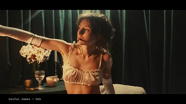 WebCora online show from 04/12/26, 04:43