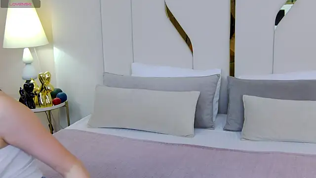 Betty Bridge online show from 10/21/25, 05:51