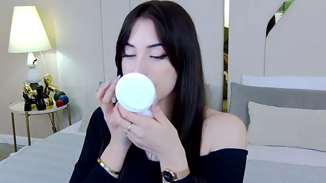 Betty Bridge online show from 11/21/25, 05:50