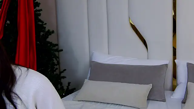 Betty Bridge online show from 12/18/25, 05:23