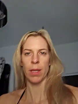 Snapshot of Amber_riivers chatting on 01/31/25, 10:31 Amber riivers online show from 01/31/25, 10:31