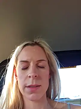 Snapshot of Amber_riivers chatting on 01/30/25, 03:29 Amber riivers online show from 01/30/25, 03:29