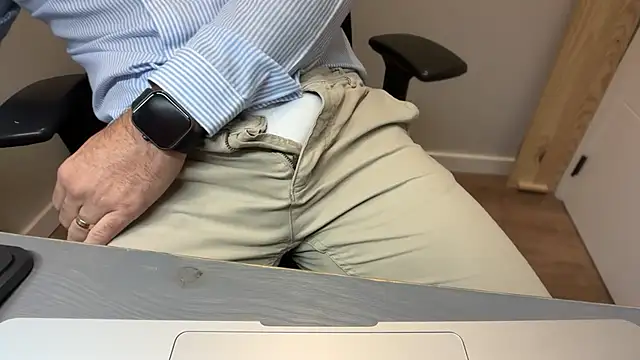 Snapshot of rickyi2023 chatting on 11/10/25, 04:45 rickyi2023 online show from 11/10/25, 04:45