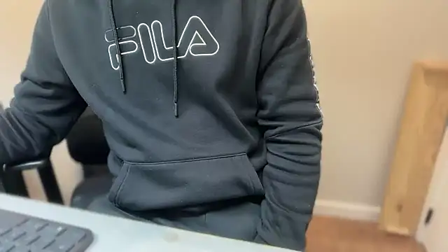 Snapshot of rickyi2023 chatting on 11/19/25, 10:26 rickyi2023 online show from 11/19/25, 10:26