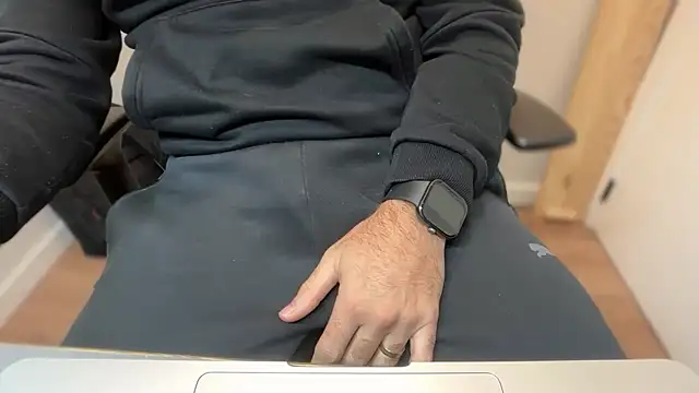 Snapshot of rickyi2023 chatting on 11/05/25, 01:58 rickyi2023 online show from 11/05/25, 01:58