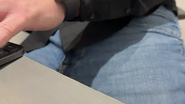 Snapshot of rickyi2023 chatting on 02/05/26, 03:52 rickyi2023 online show from 02/05/26, 03:52