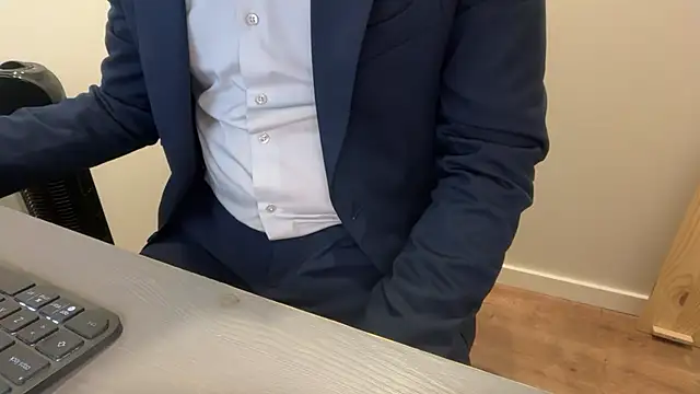 Snapshot of rickyi2023 chatting on 11/26/25, 05:24 rickyi2023 online show from 11/26/25, 05:24