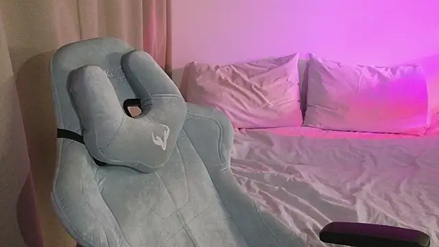 cute thomas online show from 03/16/26, 07:49