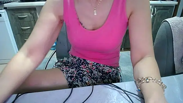Snapshot of AmazingBitch chatting on 06/19/26, 05:52 AmazingBitch online show from 06/19/26, 05:52