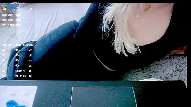 AmazingBitch online show from 11/23/25, 10:14