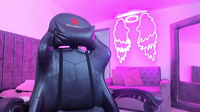 xiomara  cortes online show from 11/12/25, 12:31