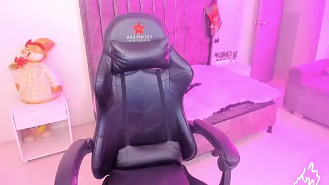 xiomara  cortes online show from 12/17/25, 08:47