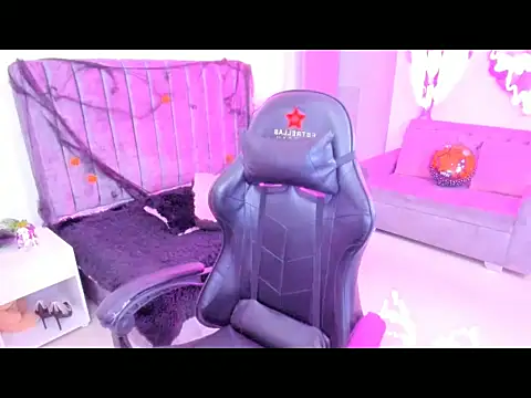 xiomara  cortes online show from 10/24/25, 07:13