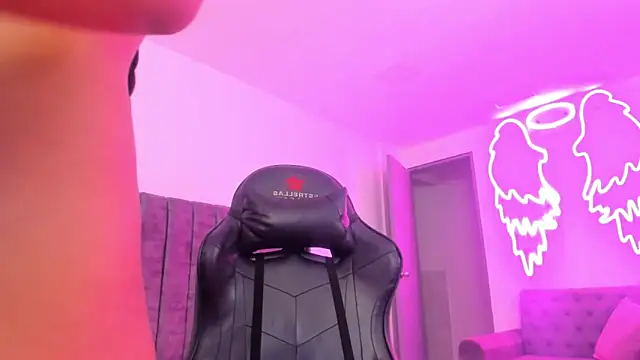 xiomara  cortes online show from 11/25/25, 12:55