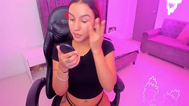 xiomara  cortes online show from 11/17/25, 12:20