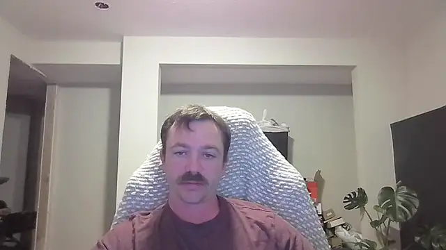 Snapshot of 8inchHOLEpunch chatting on 11/14/25, 03:32 8inchHOLEpunch online show from 11/14/25, 03:32