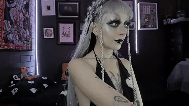 insania 9999  online show from 12/19/25, 04:31