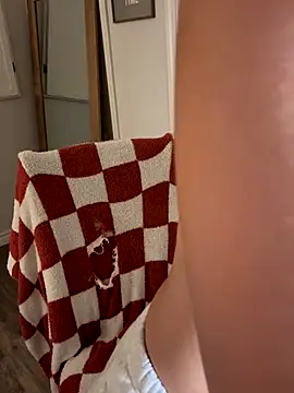 Snapshot of Wetbabygirlxo chatting on 10/22/25, 12:43 Wetbabygirlxo online show from 10/22/25, 12:43