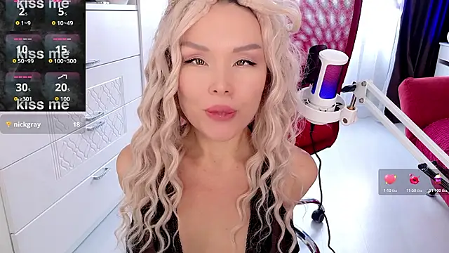 WhiteBunny online show from 02/06/26, 08:10