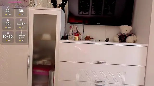 WhiteBunny online show from 04/14/26, 07:35