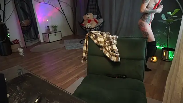 LaraPunkt online show from 11/23/25, 08:46