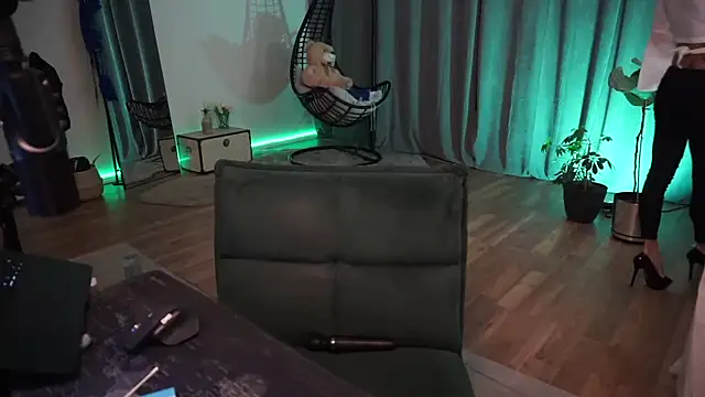 LaraPunkt online show from 10/03/25, 07:43