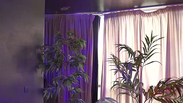 Snapshot of HotSkinnyX chatting on 09/20/25, 06:18 HotSkinnyX online show from 09/20/25, 06:18