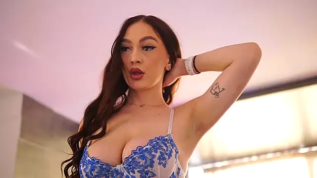 Snapshot of HotSkinnyX chatting on 12/04/25, 10:25 HotSkinnyX online show from 12/04/25, 10:25