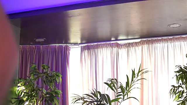 Snapshot of HotSkinnyX chatting on 09/18/25, 06:16 HotSkinnyX online show from 09/18/25, 06:16