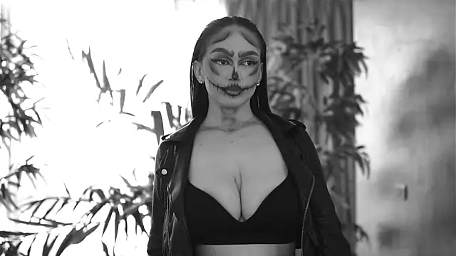 Snapshot of HotSkinnyX chatting on 10/31/25, 09:50 HotSkinnyX online show from 10/31/25, 09:50