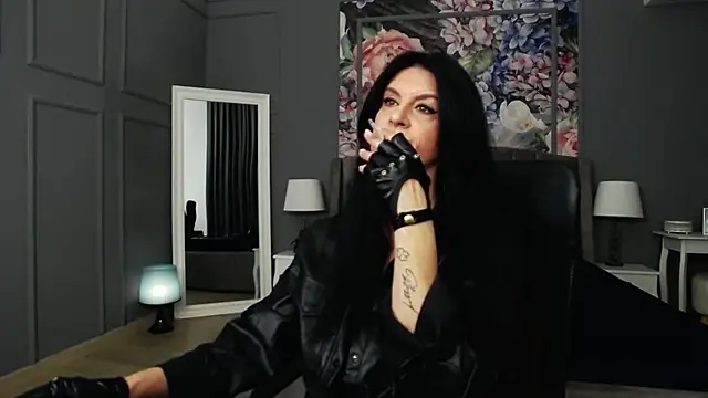 Snapshot of DomMelissaW chatting on 12/14/24, 10:39 DomMelissaW online show from 12/14/24, 10:39