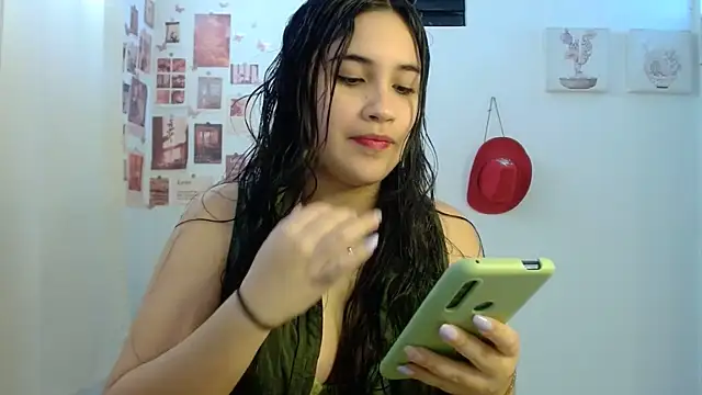 Snapshot of InocentHeaven1 chatting on 05/15/26, 12:47 InocentHeaven1 online show from 05/15/26, 12:47