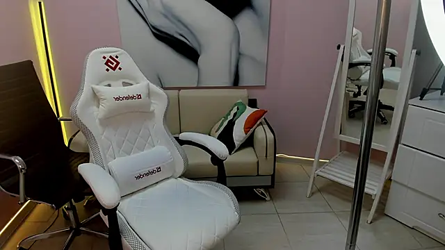 Snapshot of Persephoni chatting on 12/22/25, 03:56 Persephoni online show from 12/22/25, 03:56