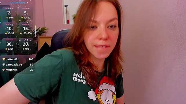 Snapshot of Persephoni chatting on 12/17/25, 05:01 Persephoni online show from 12/17/25, 05:01