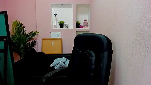 Snapshot of Persephoni chatting on 09/29/25, 04:01 Persephoni online show from 09/29/25, 04:01