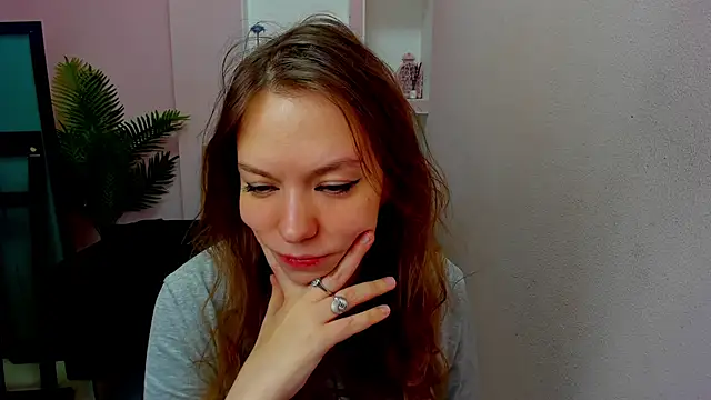 Snapshot of Persephoni chatting on 12/05/25, 10:58 Persephoni online show from 12/05/25, 10:58