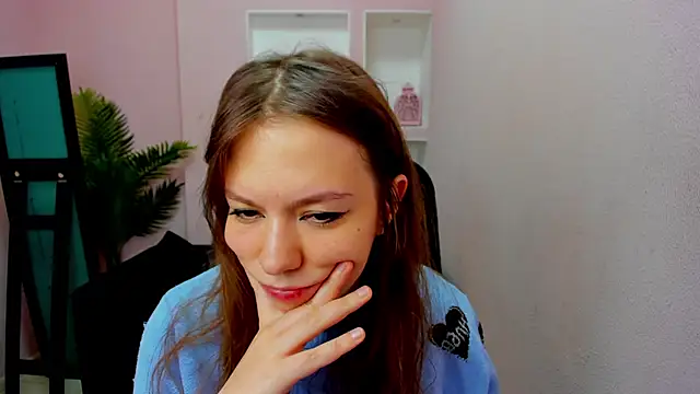 Snapshot of Persephoni chatting on 10/10/25, 10:38 Persephoni online show from 10/10/25, 10:38