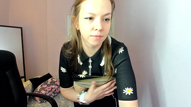 Snapshot of Persephoni chatting on 06/25/26, 03:28 Persephoni online show from 06/25/26, 03:28