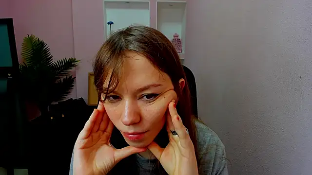 Snapshot of Persephoni chatting on 10/25/25, 10:47 Persephoni online show from 10/25/25, 10:47