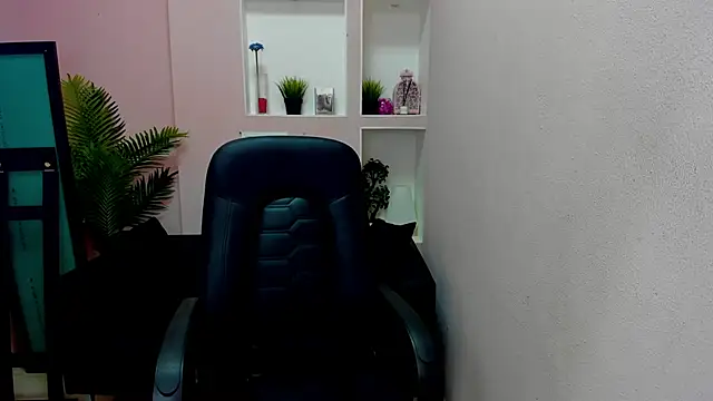 Snapshot of Persephoni chatting on 11/13/25, 10:41 Persephoni online show from 11/13/25, 10:41