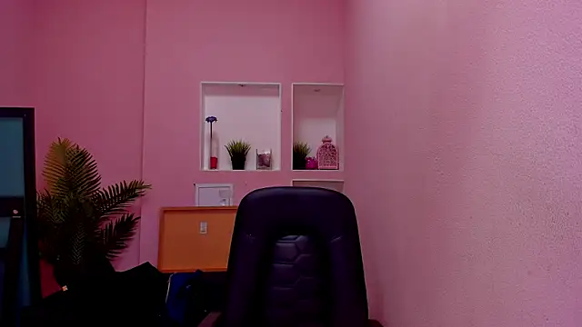 Snapshot of Persephoni chatting on 10/29/25, 08:41 Persephoni online show from 10/29/25, 08:41