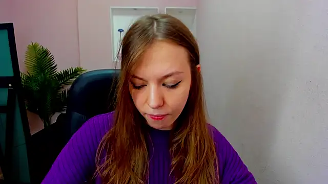 Snapshot of Persephoni chatting on 10/05/25, 11:01 Persephoni online show from 10/05/25, 11:01